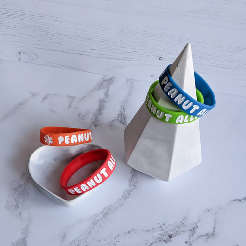 Peanut allergy awareness wristband for children